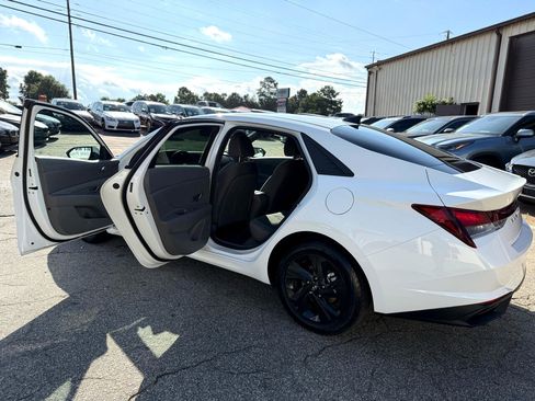 Used 2022 Hyundai Elantra SEL w/ Winter Weather Package image 25