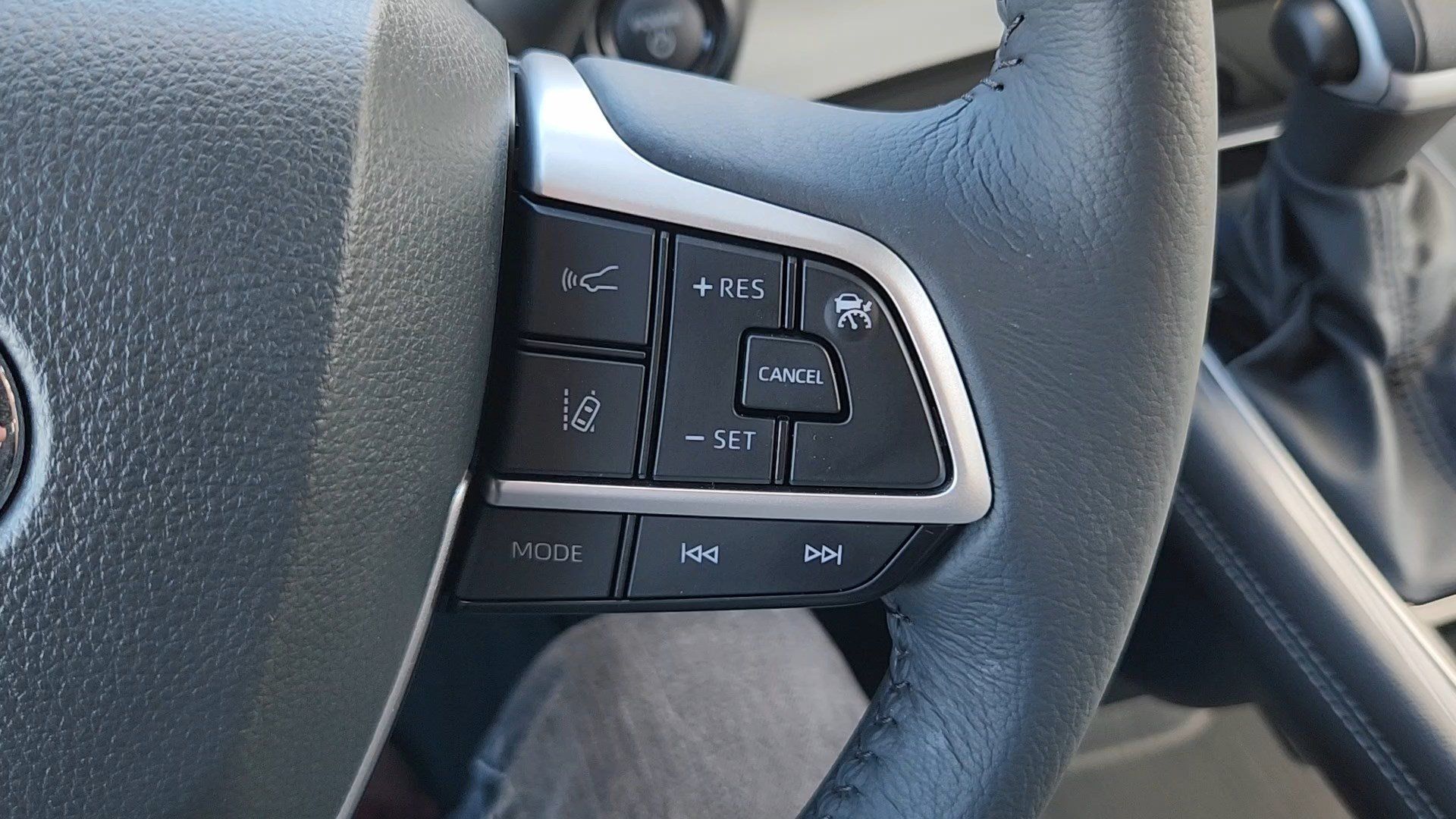 Certified 2026 Toyota Sienna XLE AWD/4WD image 13