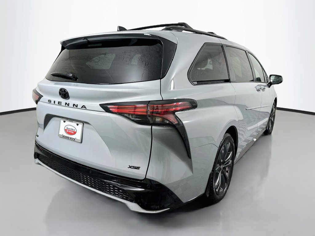 Used 2026 Toyota Sienna XSE FWD image 5