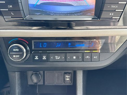 Used 2015 Toyota Corolla LE FWD image 31