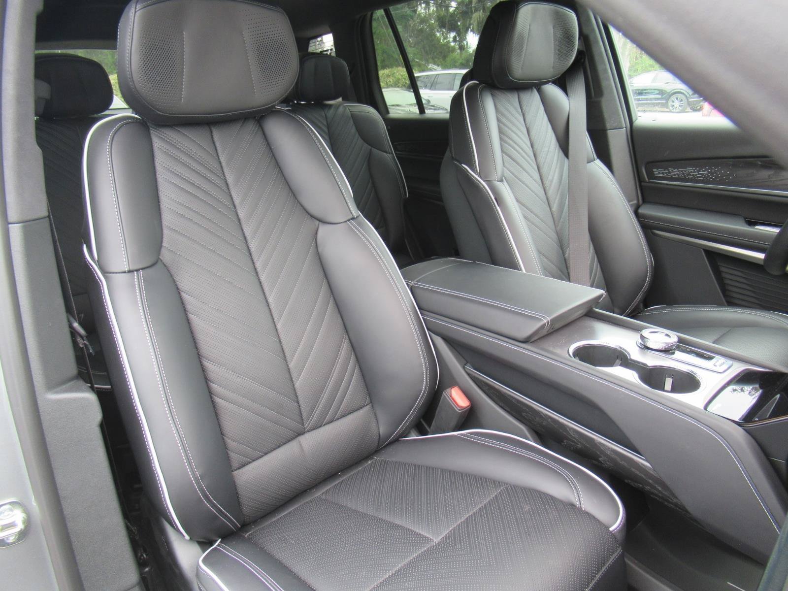 Used 2026 Cadillac Vistiq Platinum w/ LPO, Floor Liner Package AWD/4WD image 10