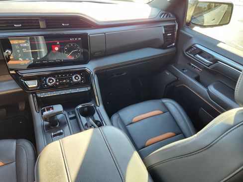 Used 2025 GMC Sierra 1500 AT4 w/ AT4 Premium Package image 16