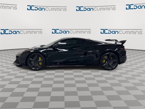 Used 2024 Chevrolet Corvette Z06 w/ Z07 Performance Package image 5