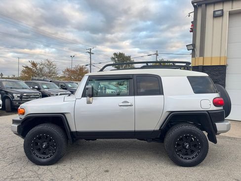 Used 2008 Toyota FJ Cruiser 4WD image 2