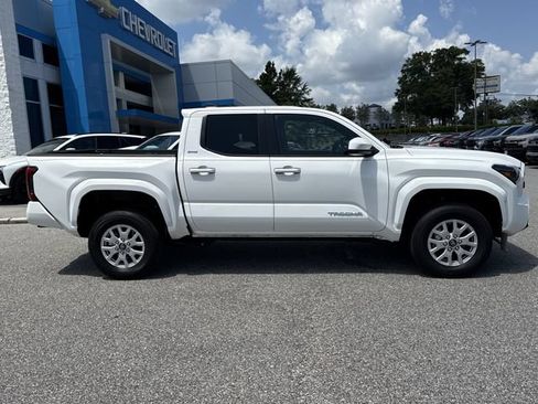 Used 2025 Toyota Tacoma SR5 w/ SR5 Upgrade Package RWD image 2