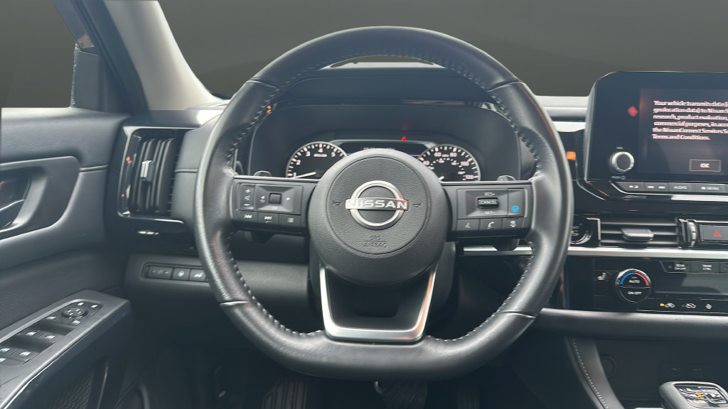 Used 2025 Nissan Pathfinder SV AWD/4WD image 15