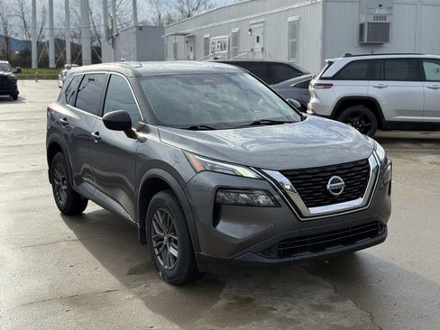Used 2021 Nissan Rogue S image 4