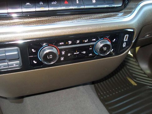 Used 2025 Chevrolet Silverado 1500 LT AWD/4WD image 36
