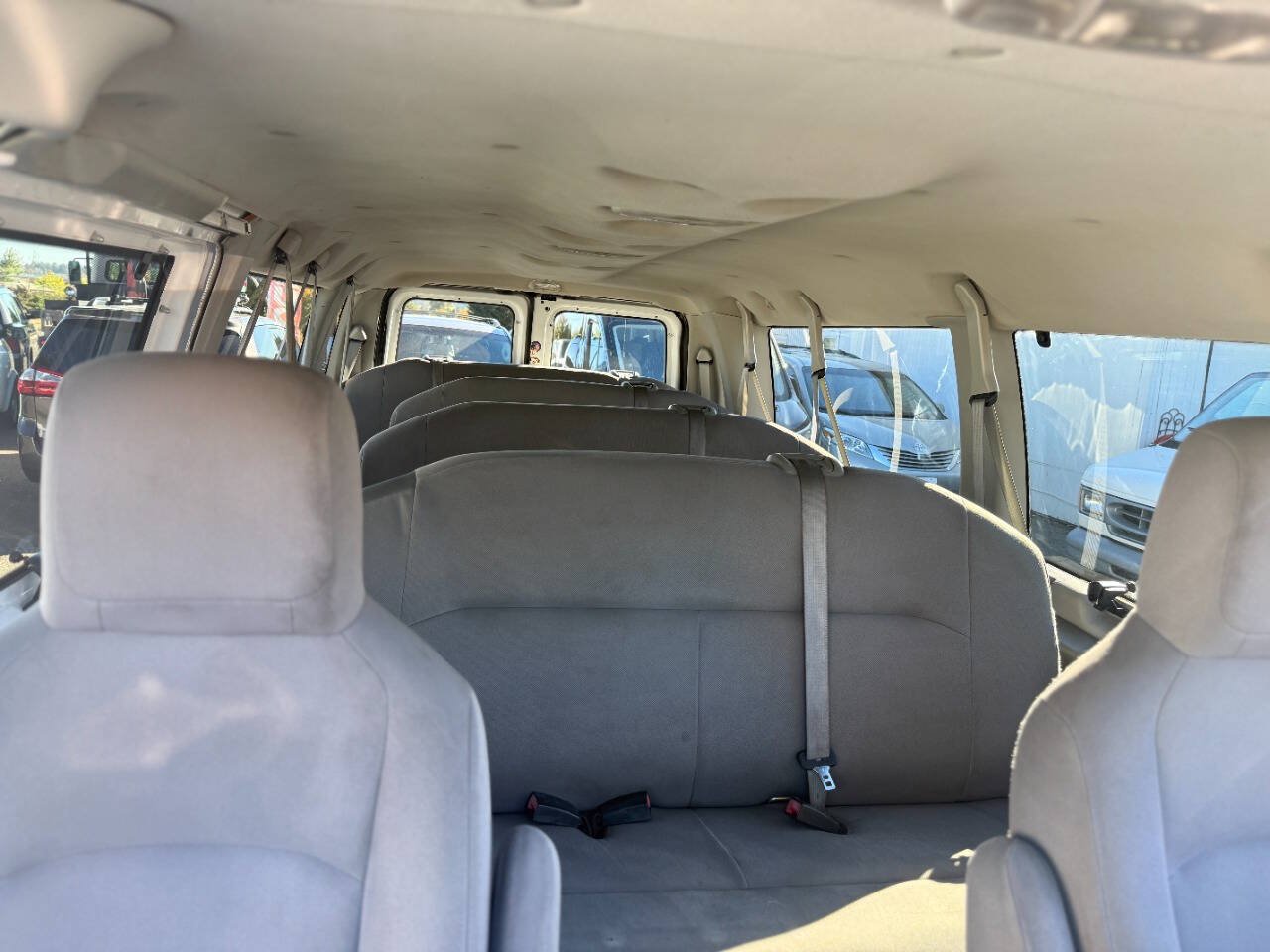 Used 2009 Ford E-350 and Econoline 350 XL RWD image 2