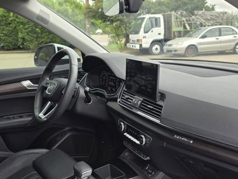 Used 2023 Audi Q5 2.0T Premium Plus w/ Premium Plus Package AWD/4WD image 11