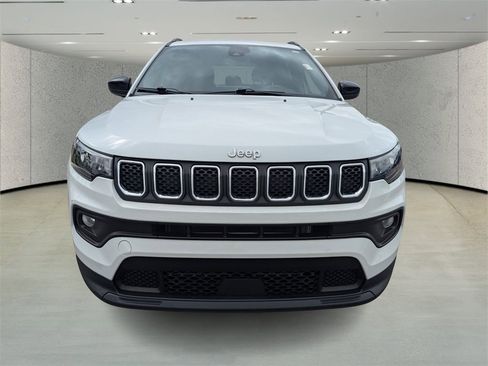 Certified 2024 Jeep Compass Latitude image 8