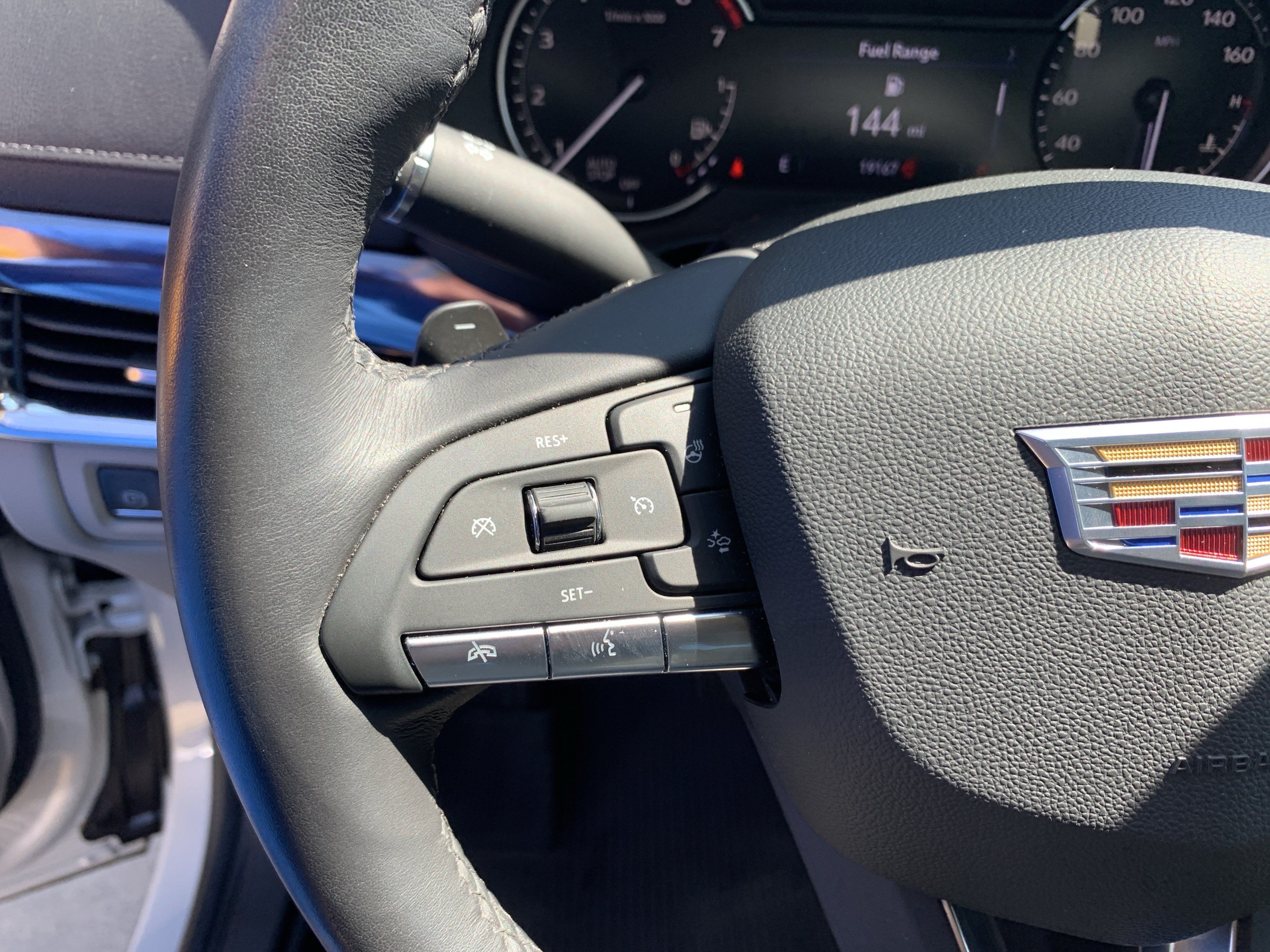 Used 2023 Cadillac XT4 Luxury w/ Cold Weather Package FWD image 19