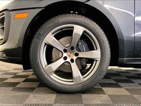 New 2025 Porsche Macan image 11