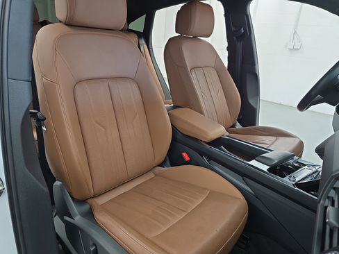 Used 2022 Audi e-tron Premium Plus w/ Premium Plus Package image 10
