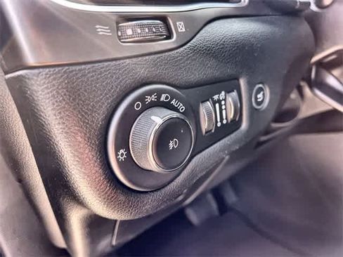 Used 2021 Jeep Cherokee Latitude Lux w/ Comfort/Convenience Group image 29