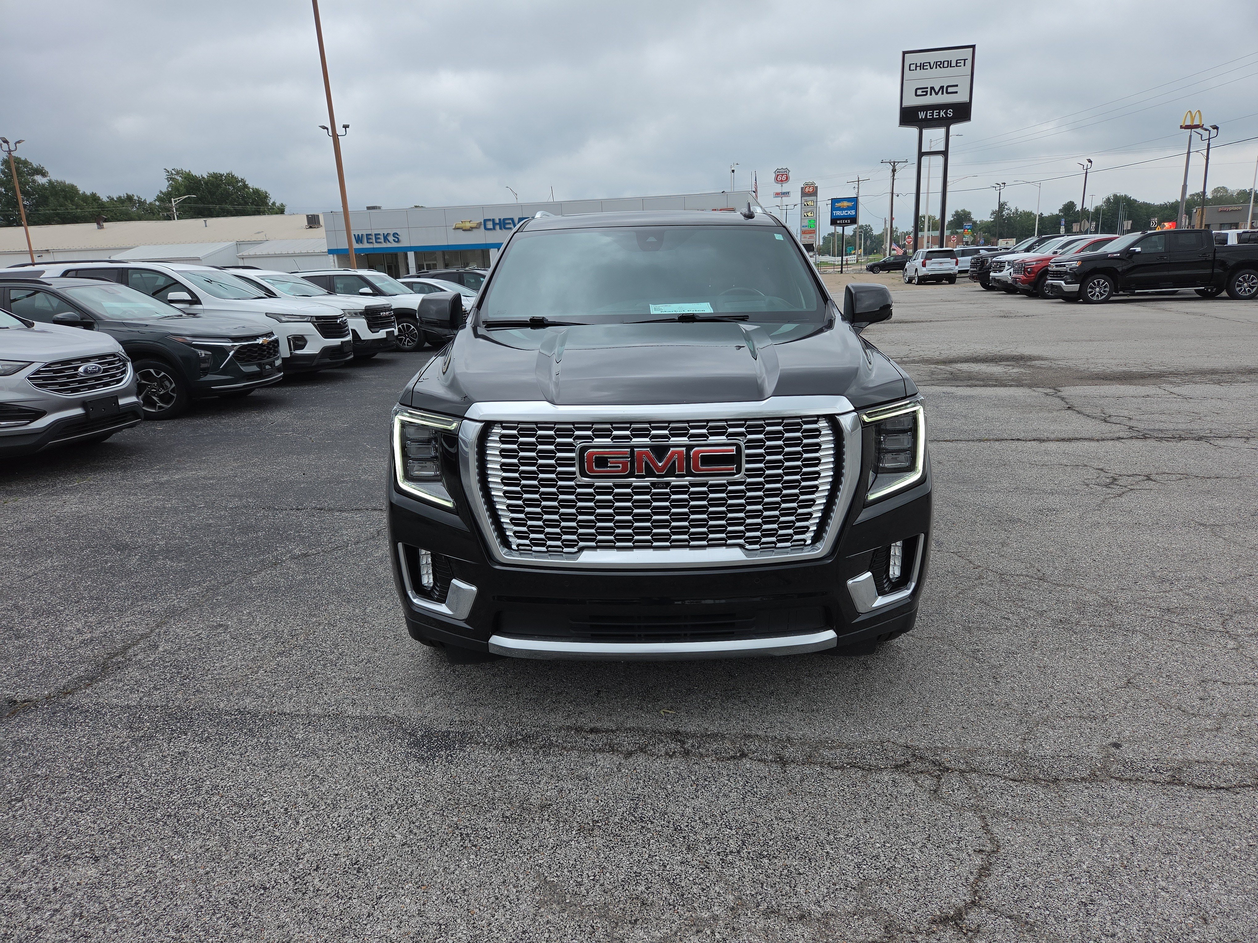 Used 2022 GMC Yukon Denali w/ Denali Ultimate Package AWD/4WD image 2