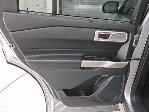 Used 2023 Ford Explorer Limited image 28