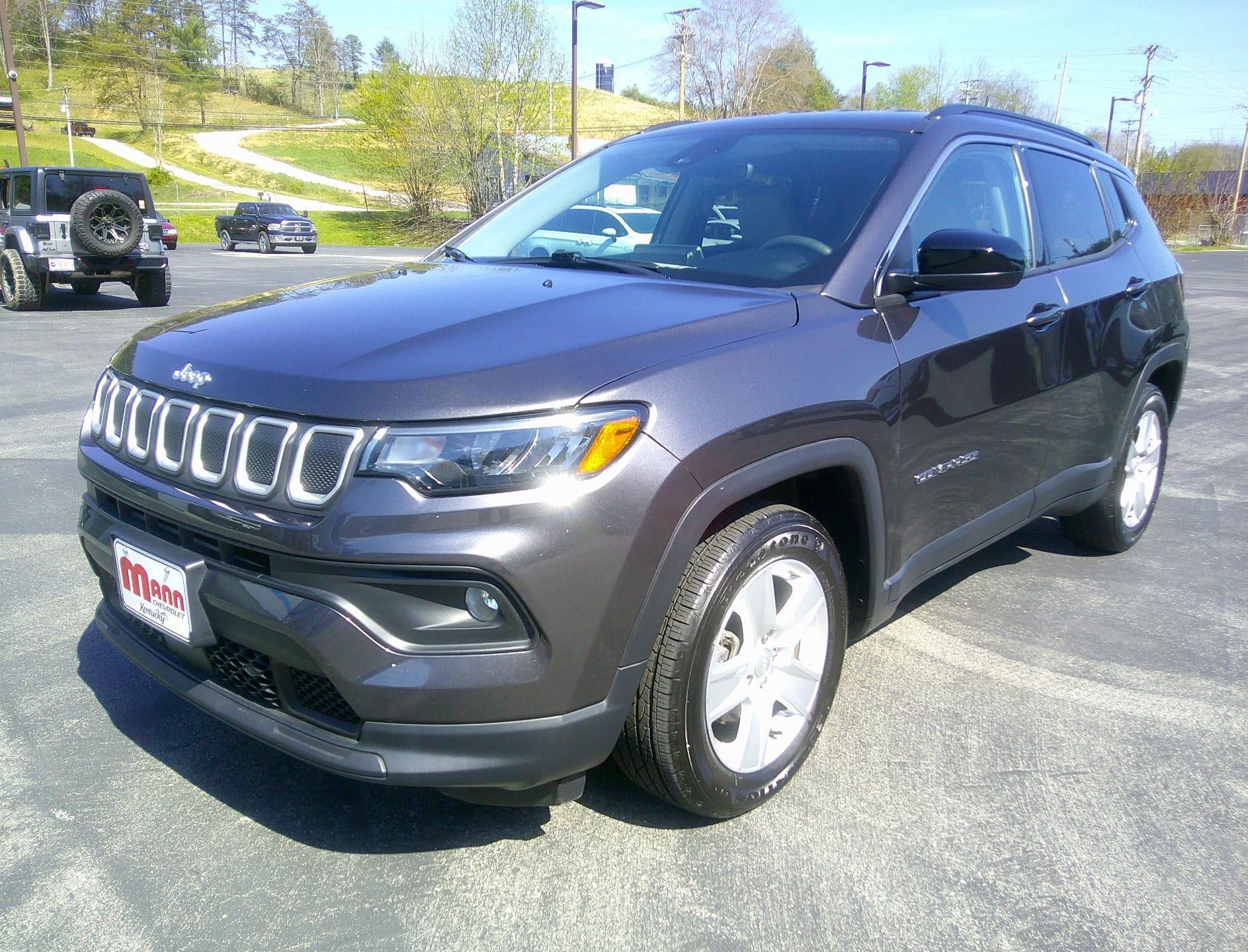 Used 2022 Jeep Compass Latitude FWD image 1