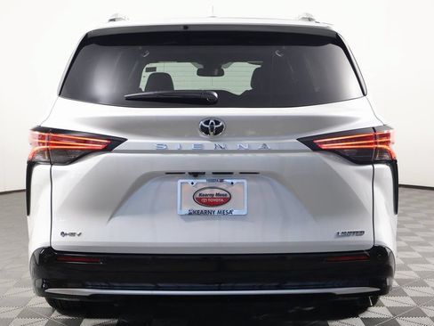 Used 2026 Toyota Sienna Limited FWD image 5