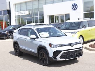 New 2025 Volkswagen Taos SEL image 1