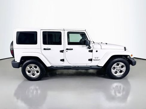 Used 2017 Jeep Wrangler Unlimited Sahara AWD/4WD image 4