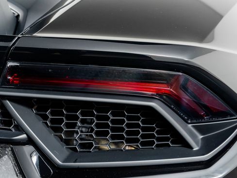 Used 2018 Lamborghini Huracan Performante image 14