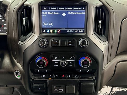 Used 2021 Chevrolet Silverado 1500 LT w/ Z71 Off-Road Package AWD/4WD image 20