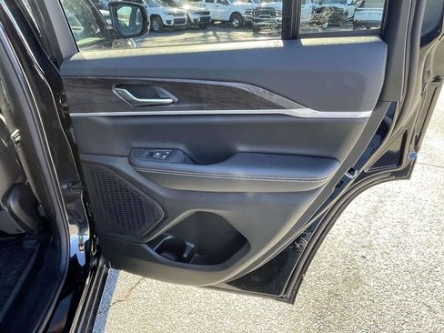 New 2026 Jeep Grand Cherokee Altitude AWD/4WD image 18