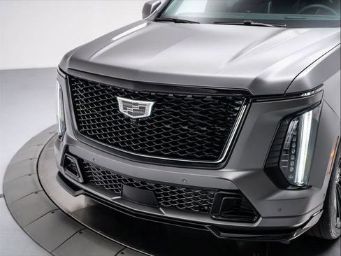 Used 2026 Cadillac Escalade V AWD/4WD image 9