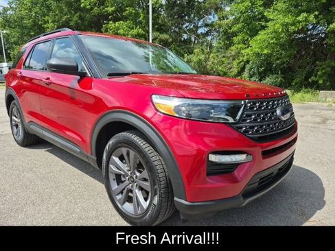 Used 2021 Ford Explorer XLT w/ Equipment Group 202A AWD/4WD image 9