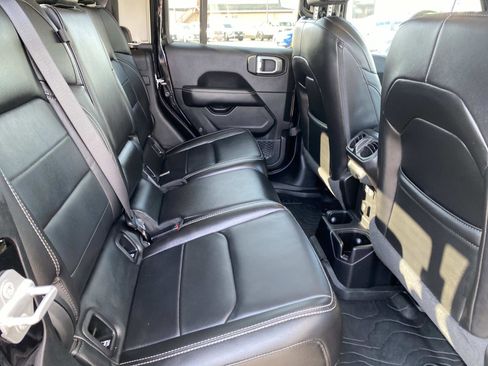 Used 2020 Jeep Gladiator Overland w/ Popular Equipment Package image 23