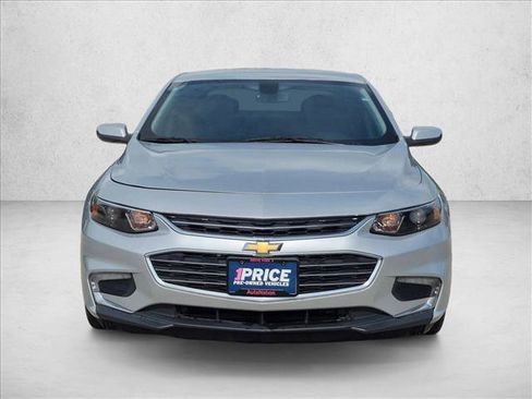 Used 2018 Chevrolet Malibu LT FWD image 2