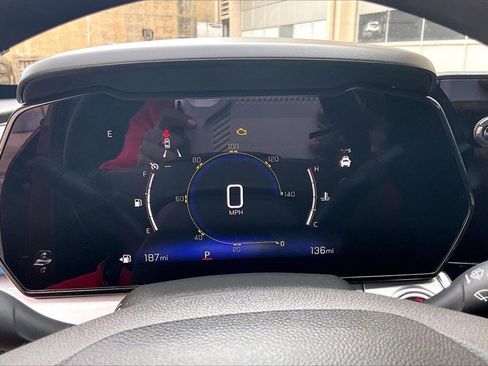 Used 2025 Chevrolet Trax LT image 13