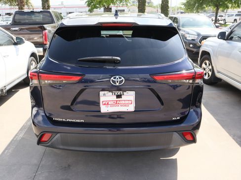 Used 2023 Toyota Highlander XLE image 10