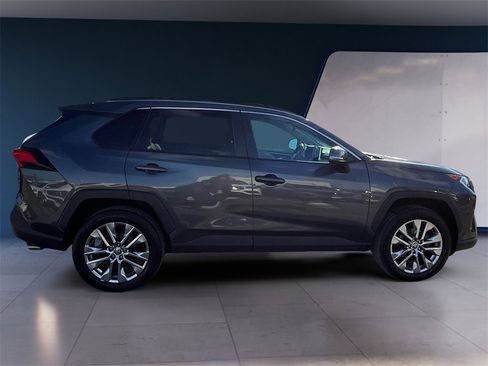 Used 2021 Toyota RAV4 XLE Premium image 6