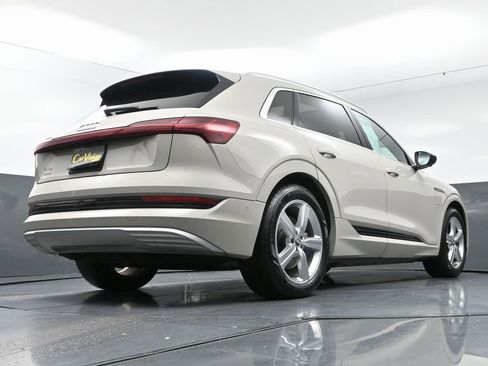 Used 2019 Audi e-tron Premium Plus image 3