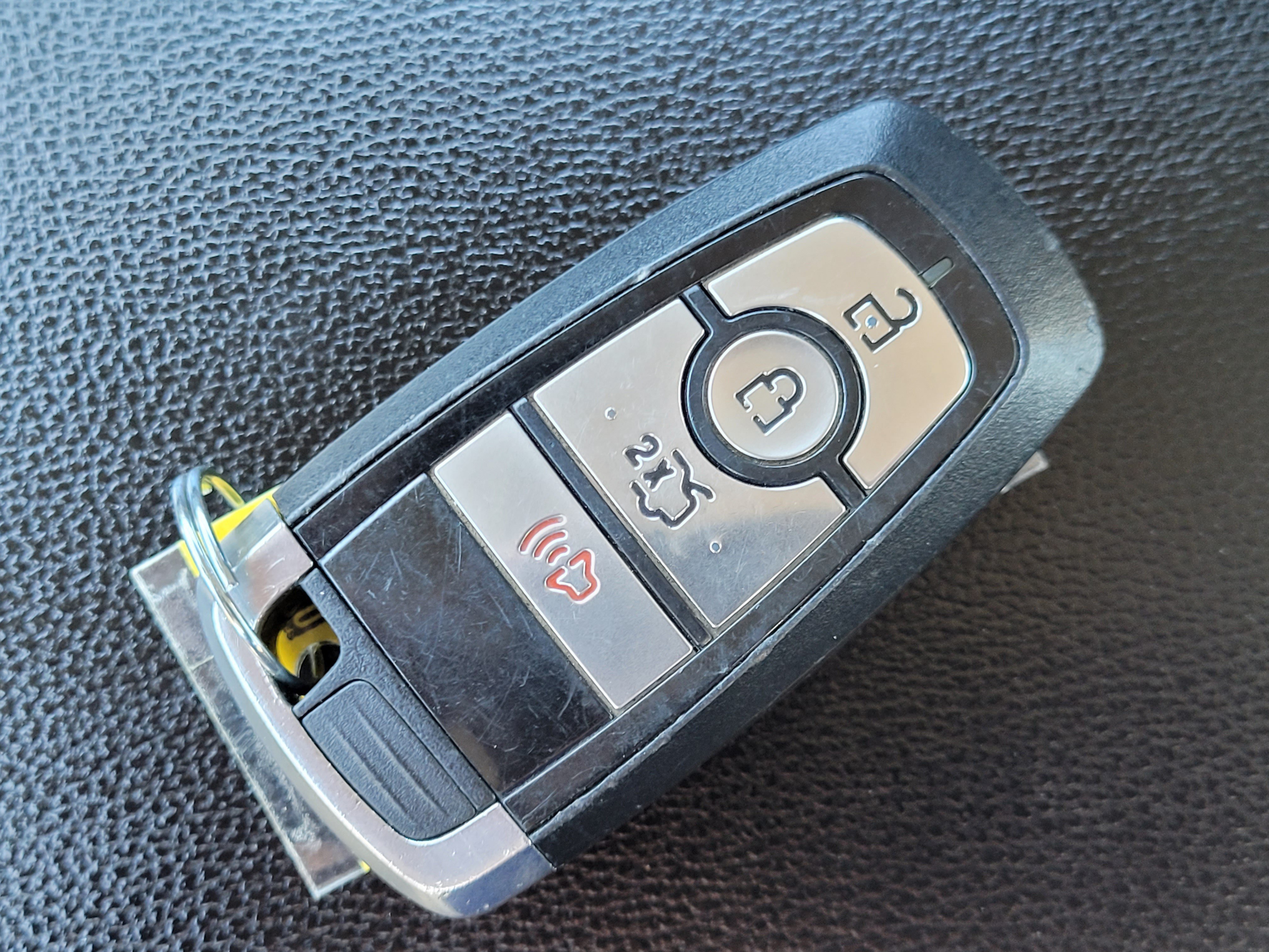 Used 2020 Ford Fusion SE AWD/4WD image 11