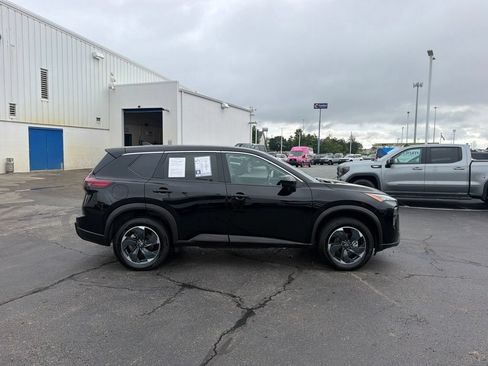 Used 2024 Nissan Rogue SV AWD/4WD image 9