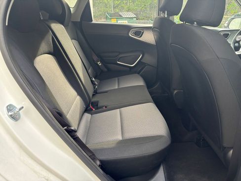 Used 2025 Kia Soul LX w/ LX Technology Package FWD image 36