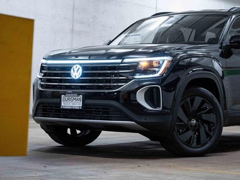 New 2026 Volkswagen Atlas SE image 2