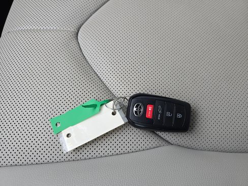 Used 2024 Toyota Grand Highlander Limited image 33