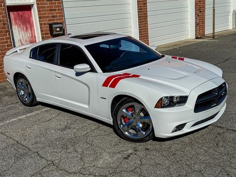 Used 2014 Dodge Charger R/T image 31
