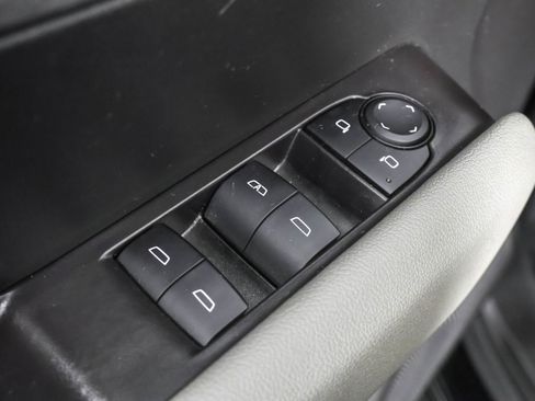 Used 2025 Chevrolet Colorado ZR2 w/ Technology Package AWD/4WD image 35