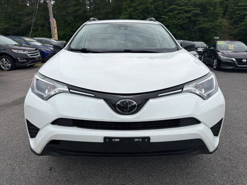Used 2018 Toyota RAV4 LE FWD image 2