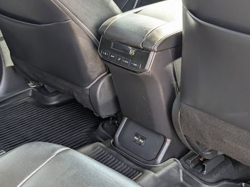 Used 2021 Toyota Highlander XLE image 33