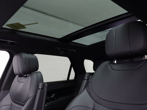 Used 2025 Land Rover Range Rover Sport SE image 14