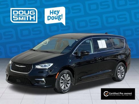 Used 2024 Chrysler Pacifica Limited FWD image 2