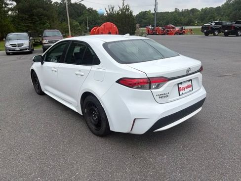 Used 2022 Toyota Corolla LE FWD image 12