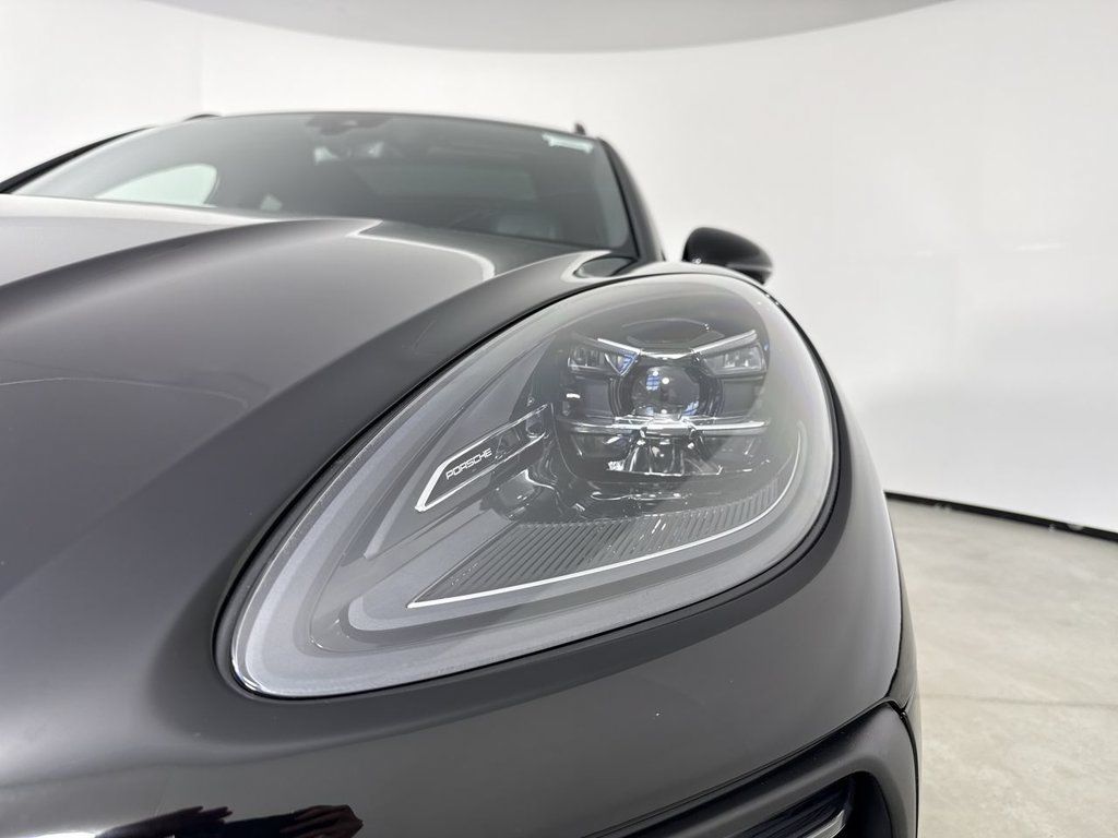 Certified 2026 Porsche Macan S AWD/4WD image 11