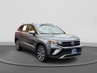 Certified 2024 Volkswagen Taos SE w/ Panoramic Sunroof Package